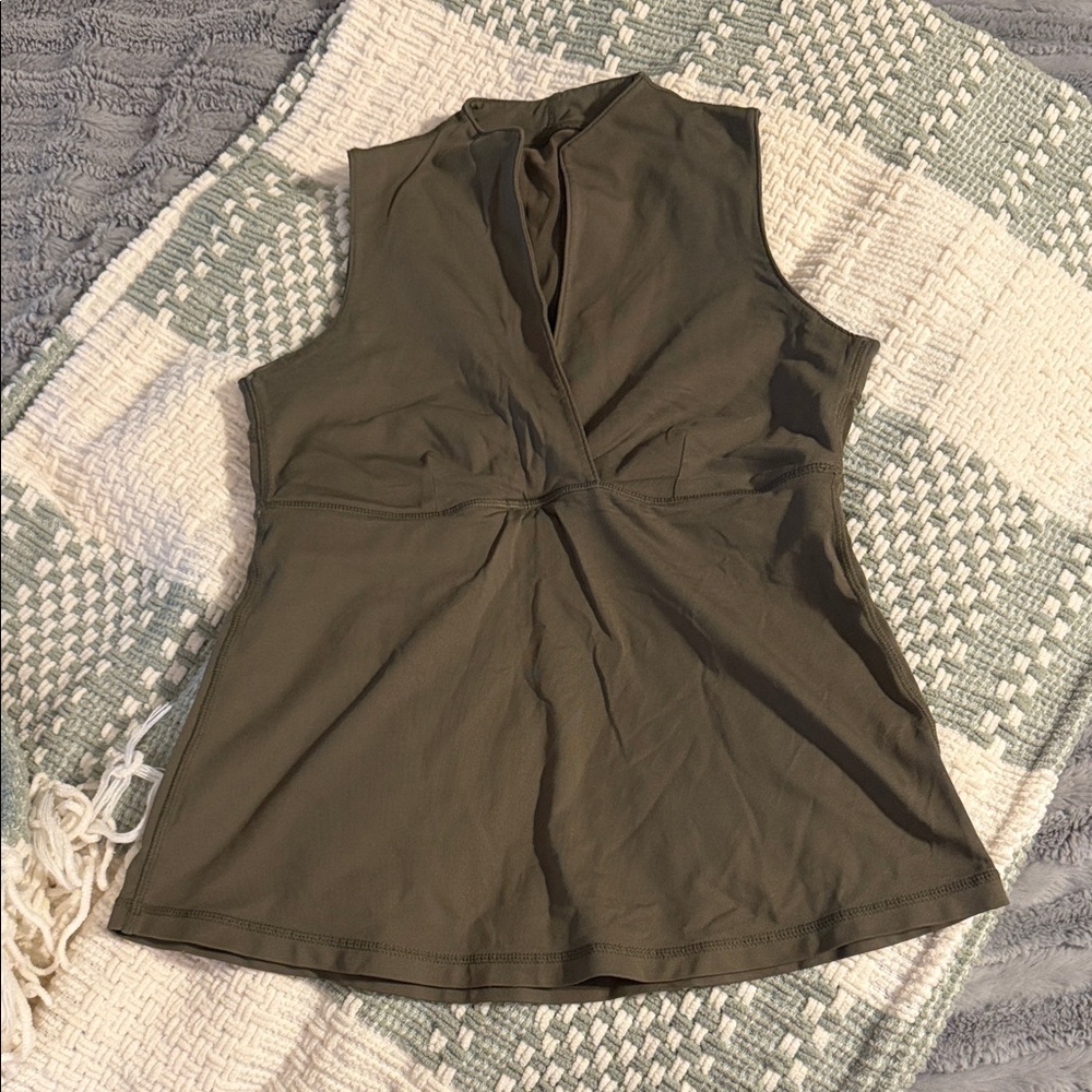 Women’s lululemon tank top